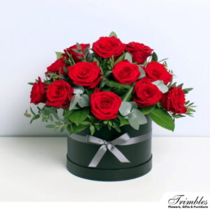 Elegant red roses in a hat box, the quintessence of Valentine's devotion.