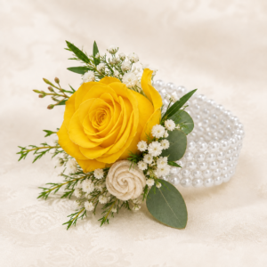 Yellow on white pearl